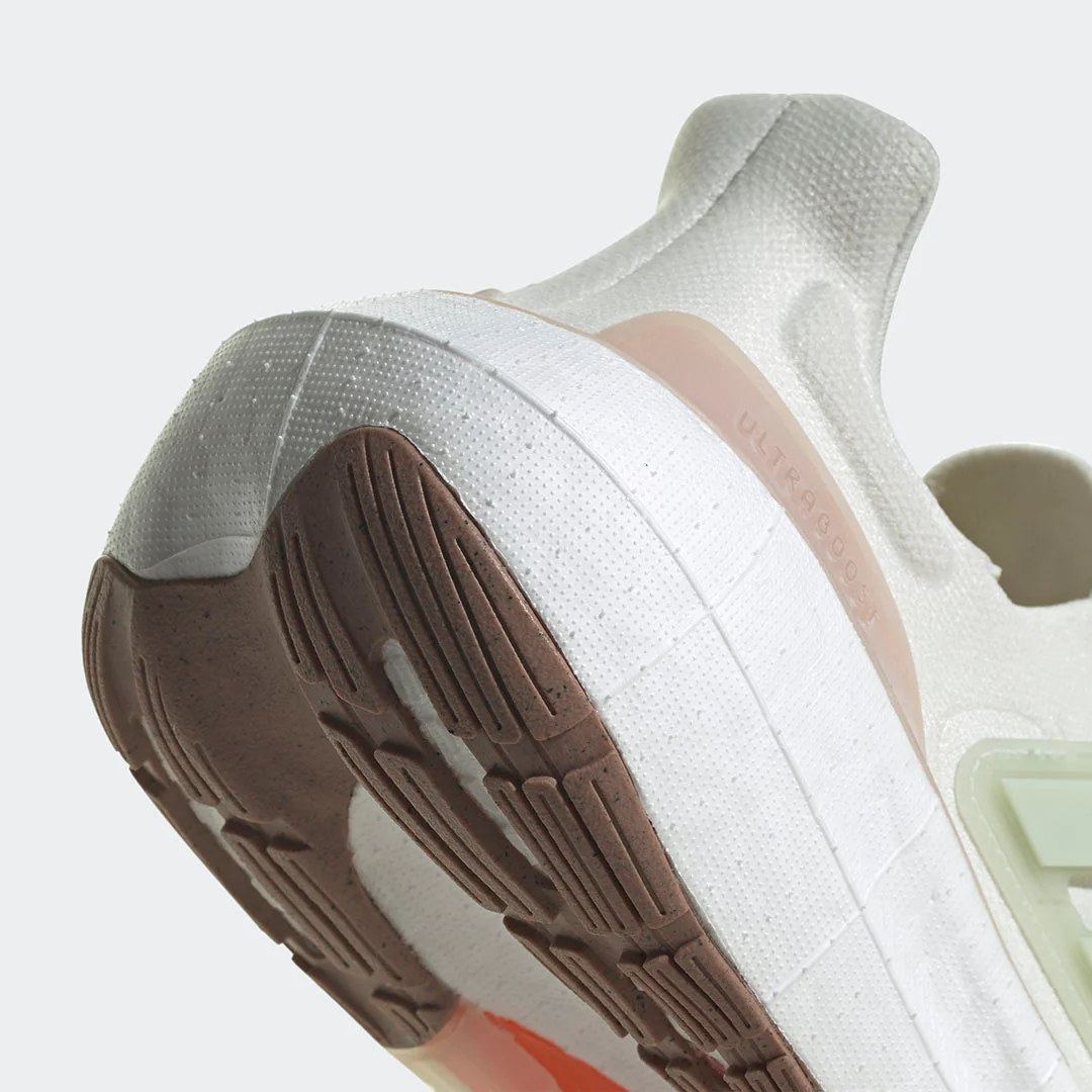 נעלי ריצה מקצועיות ULTRABOOST LIGHT - נשים - Image 4